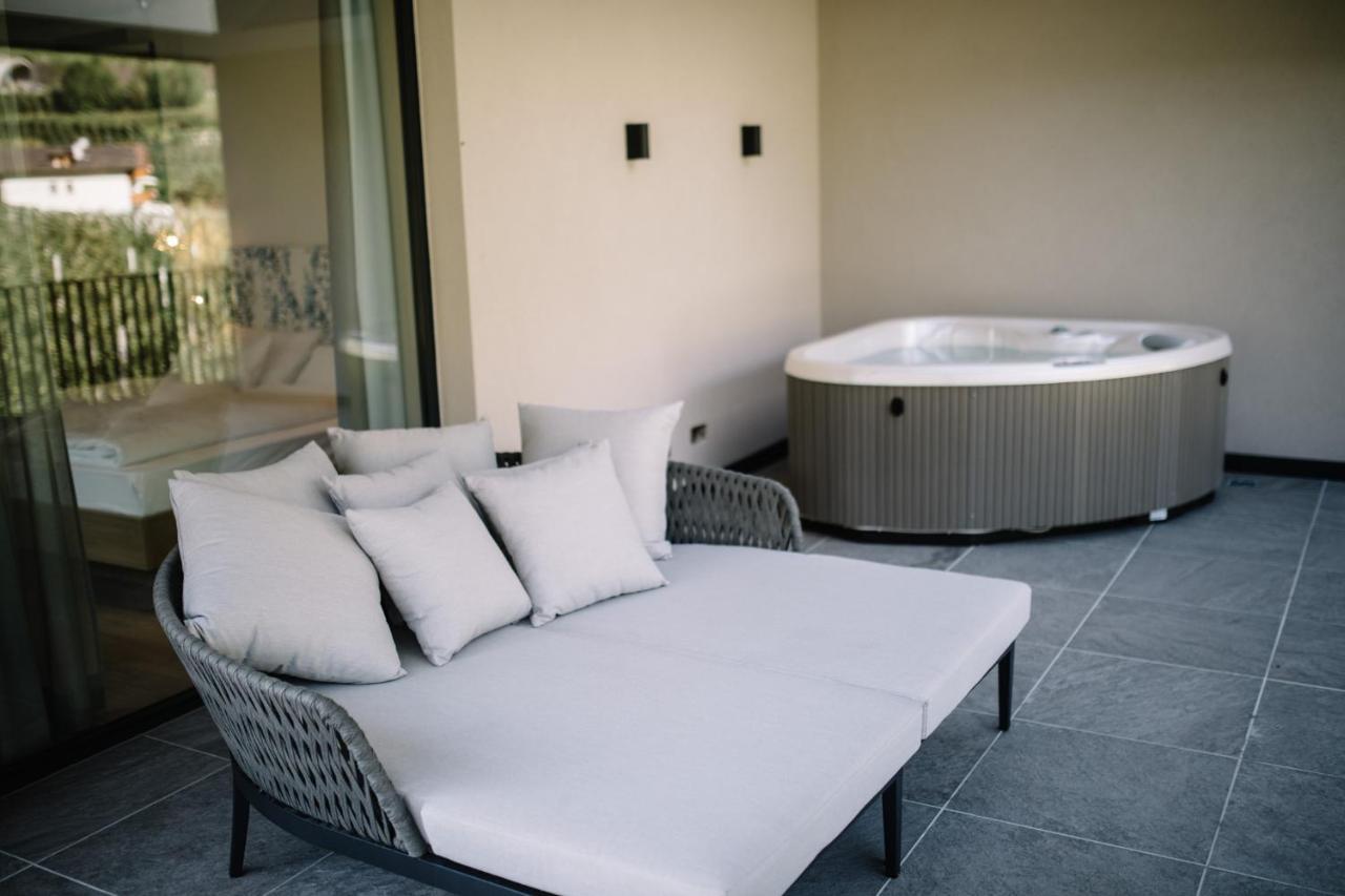Suite Hot Tub,1033688648:JPEG
